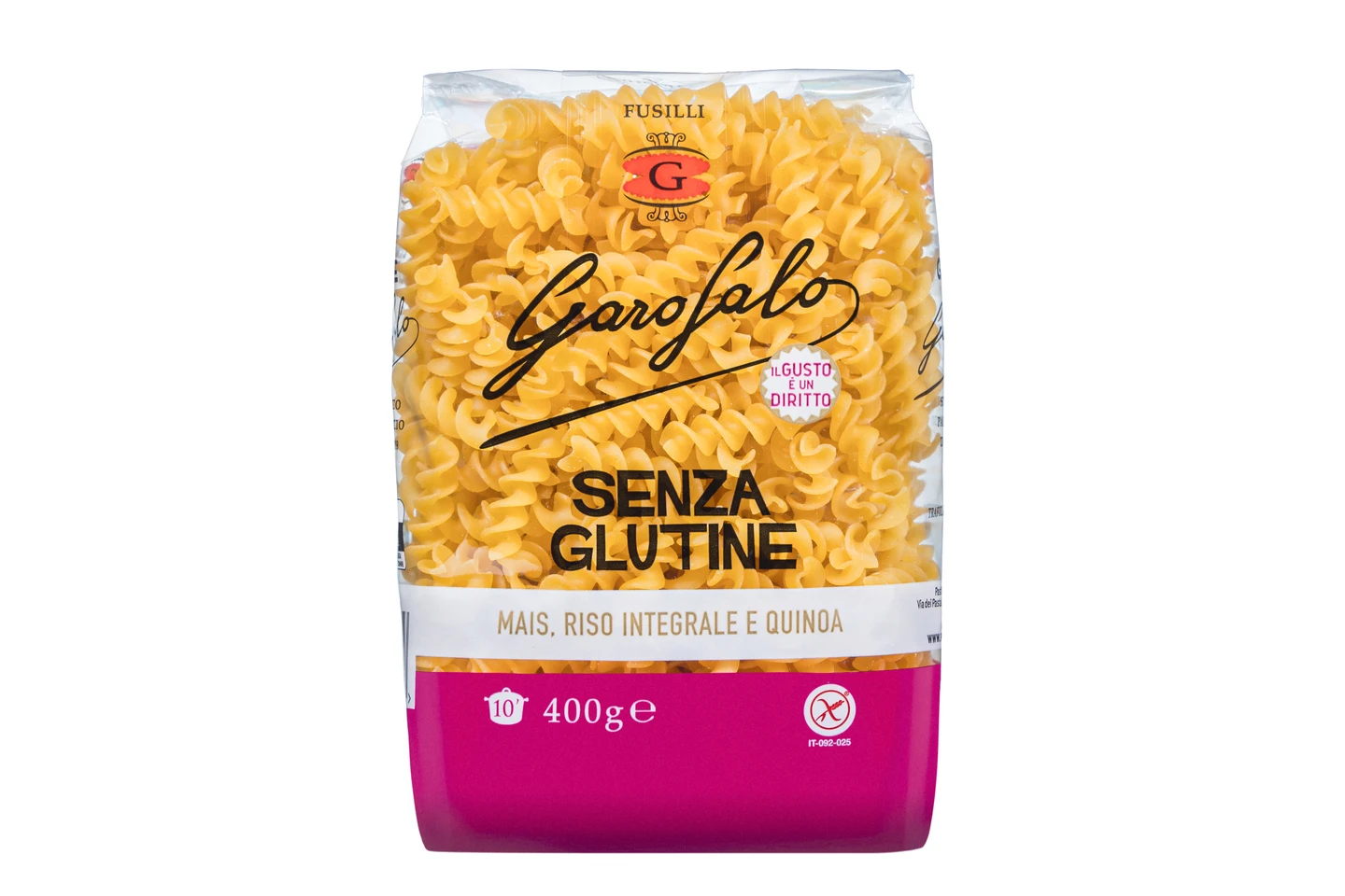 fusilli-senza-glutine-fronte-sfondo-bianco